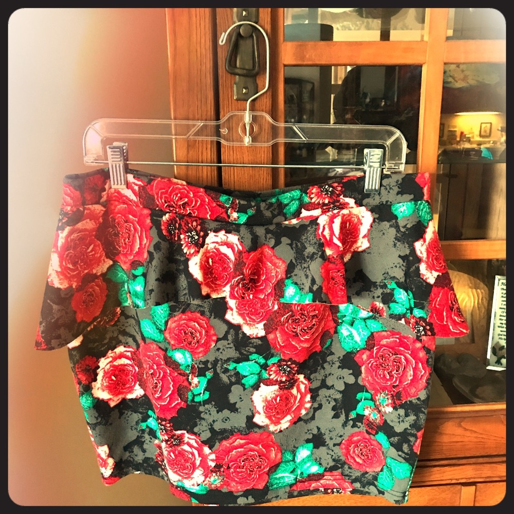 NWOT candies floral peplum mini skirt